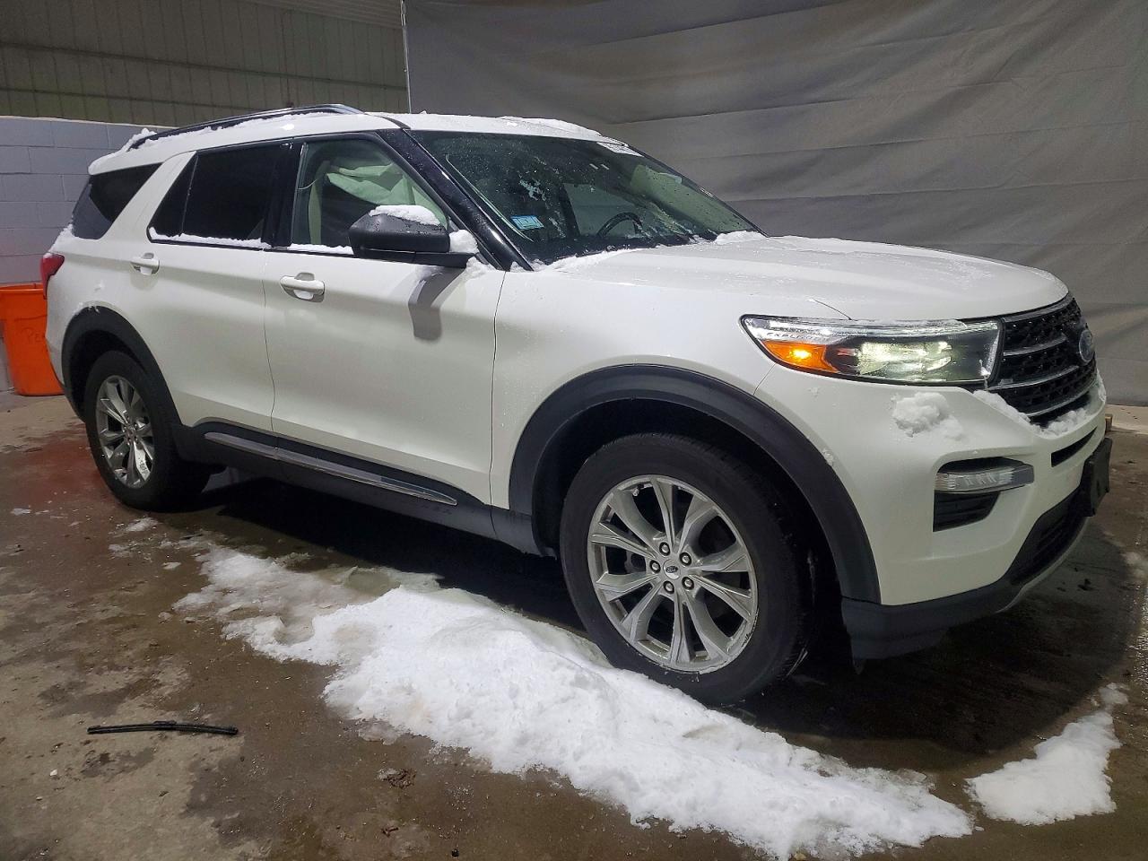 2021 FORD EXPLORER XLT photo 4