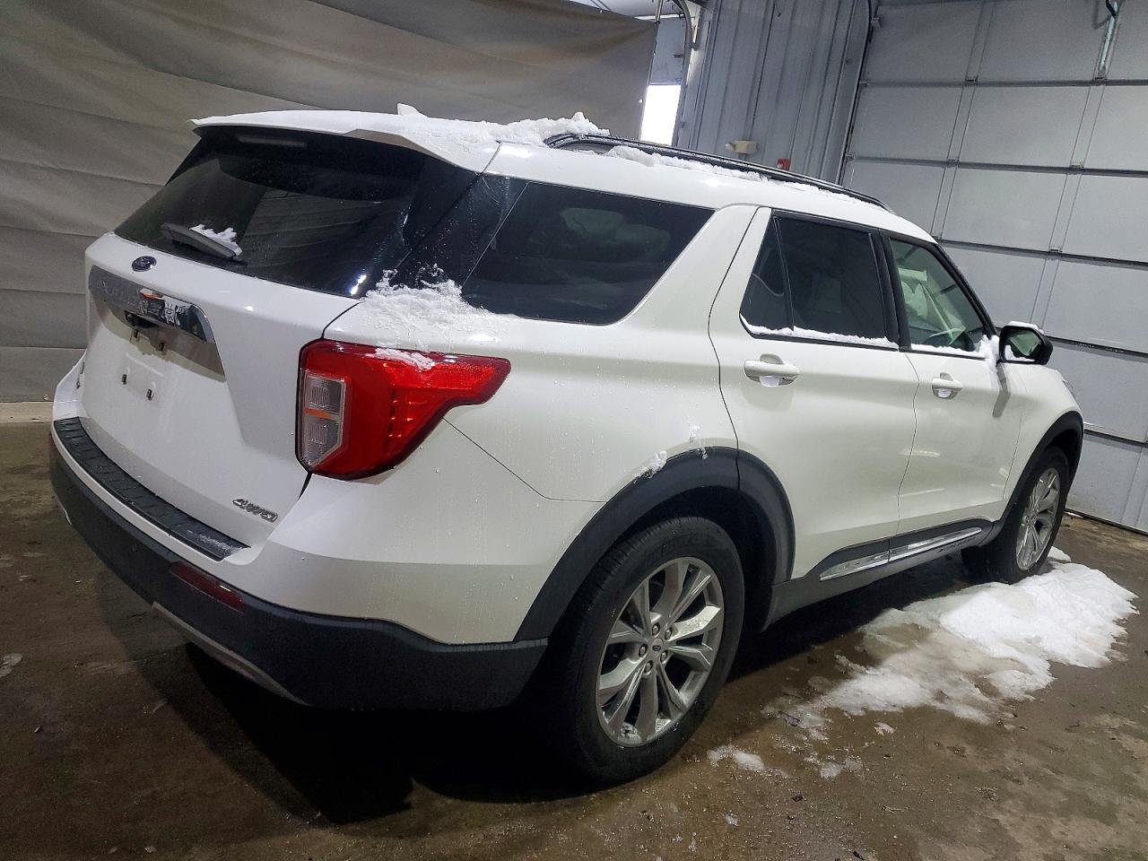 2021 FORD EXPLORER XLT photo 3