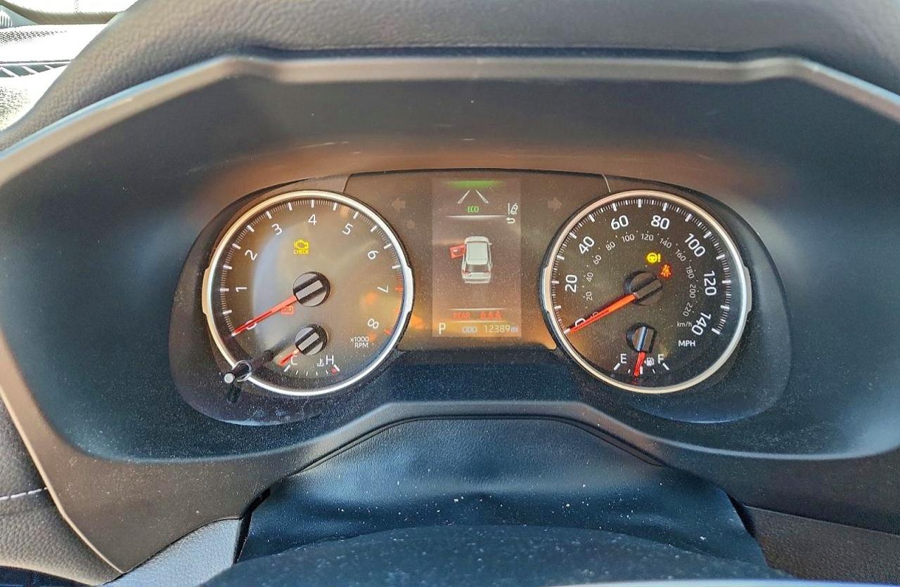 2022 TOYOTA RAV4 LE photo 9