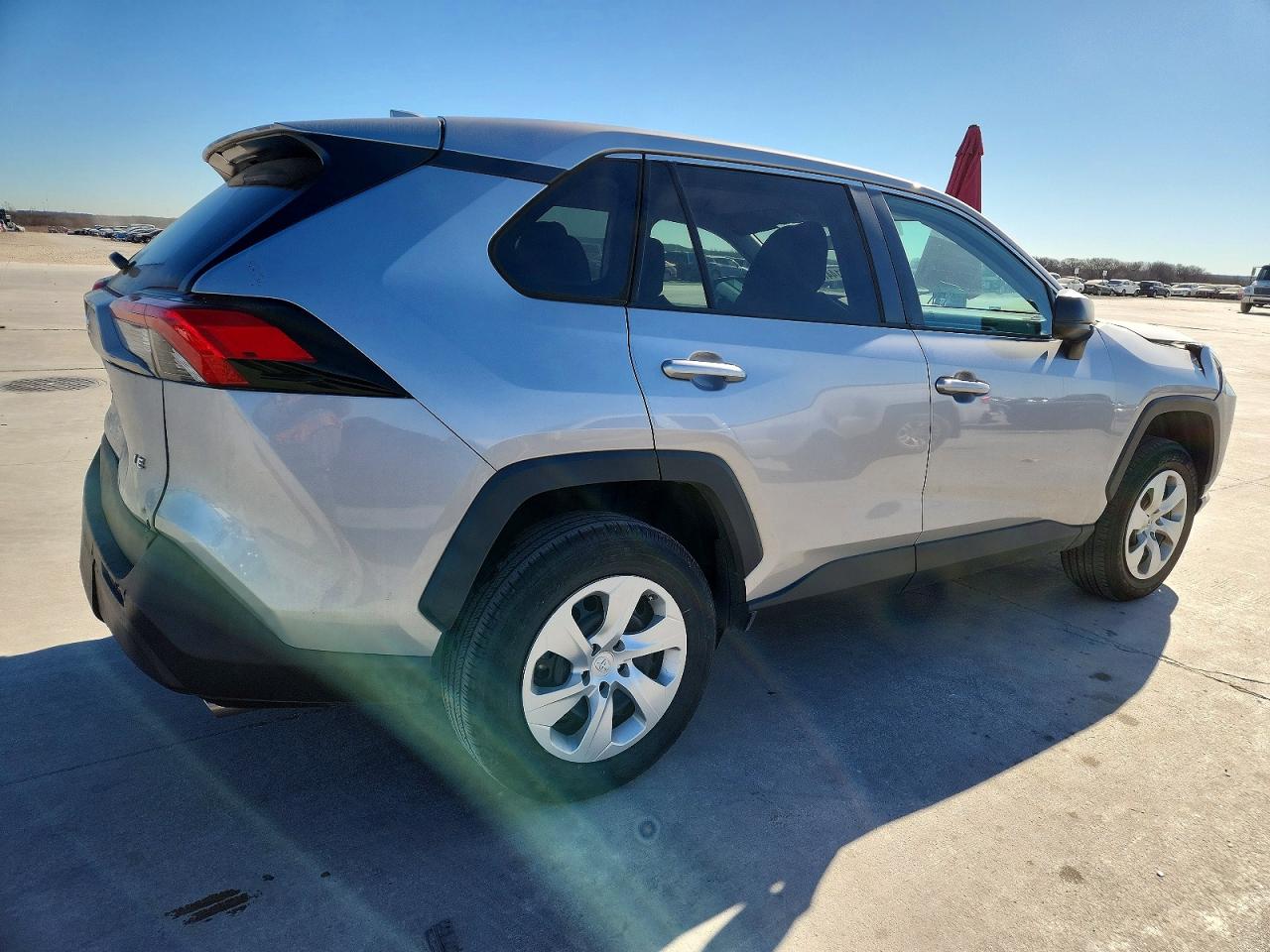 2022 TOYOTA RAV4 LE photo 3