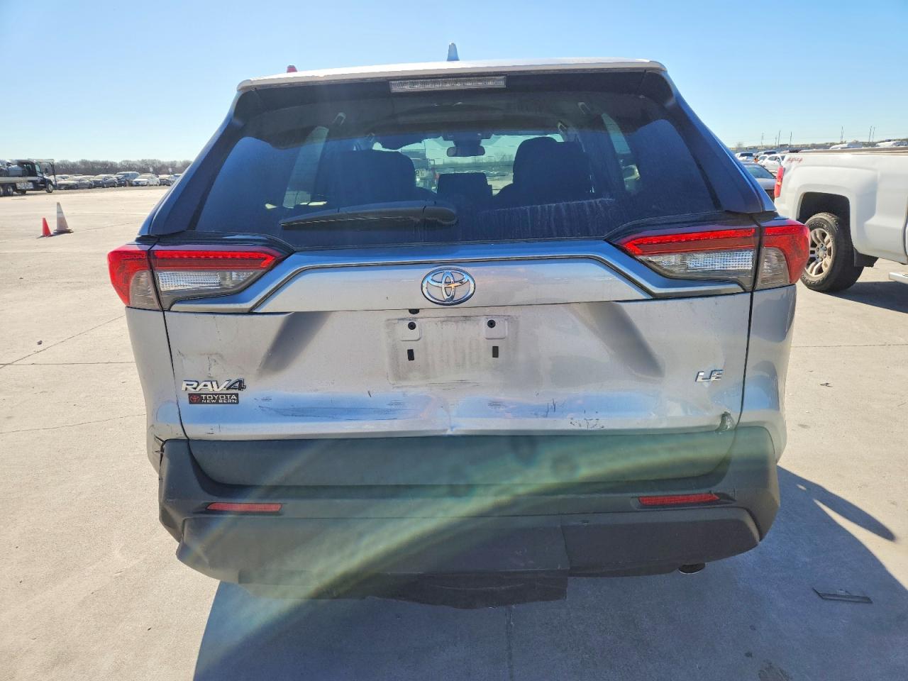 2022 TOYOTA RAV4 LE photo 6