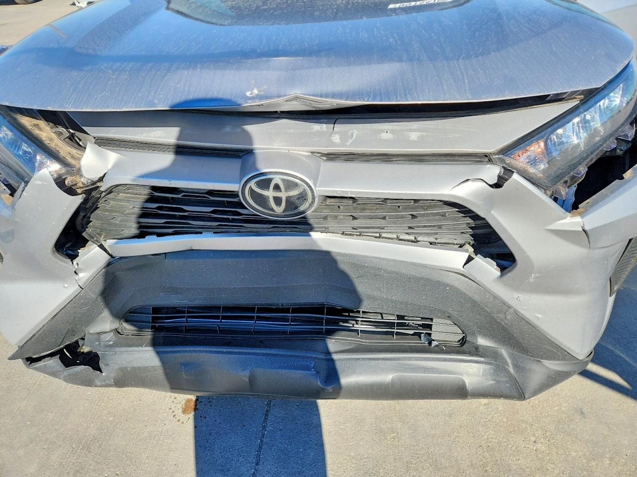 2022 TOYOTA RAV4 LE photo 12