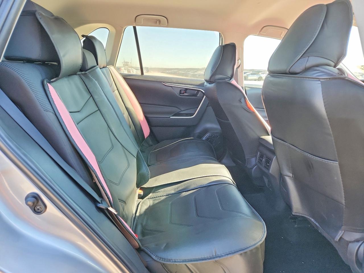 2022 TOYOTA RAV4 LE photo 11