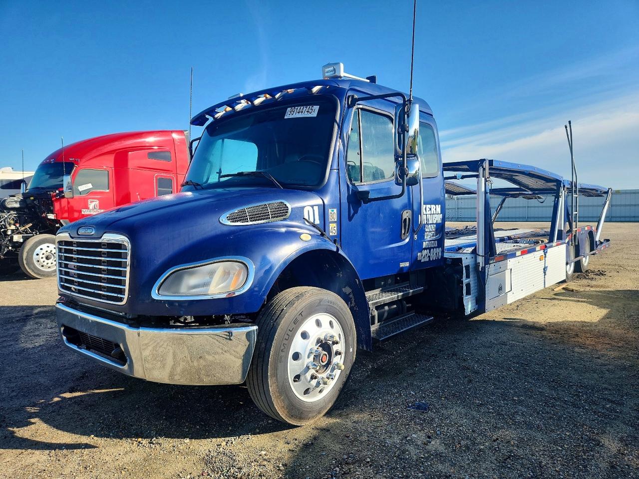 2011 FREIGHTLINER M2 106 MED - SEMI TRUCK photo 2