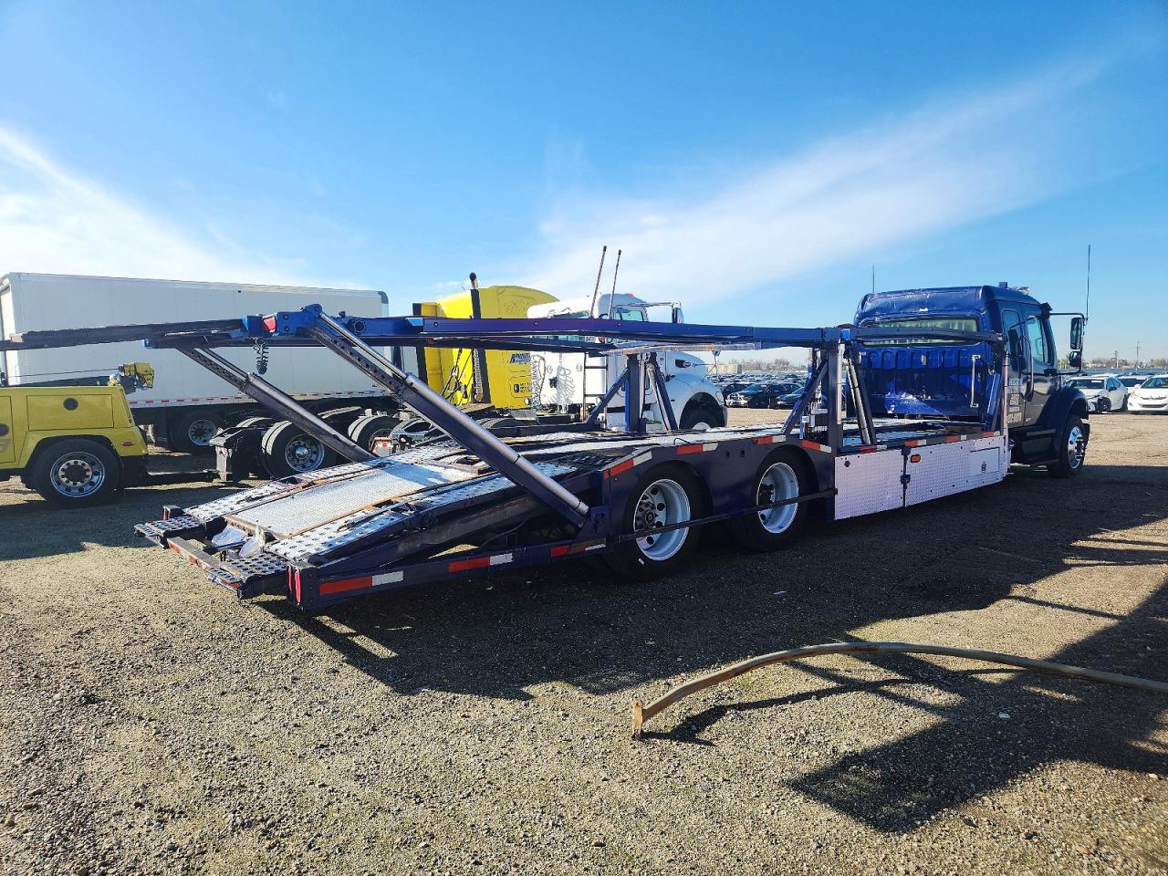 2011 FREIGHTLINER M2 106 MED - SEMI TRUCK photo 4