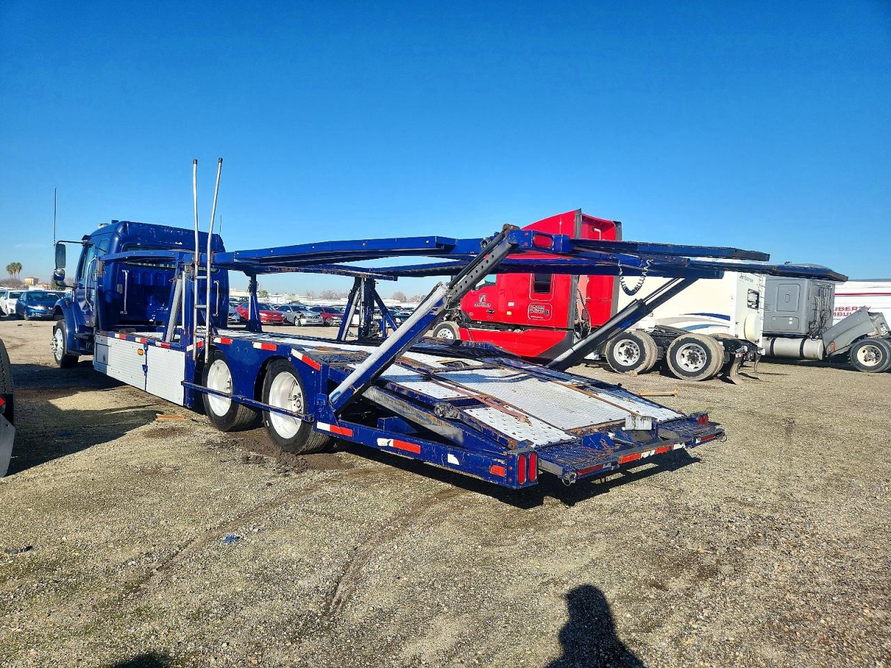 2011 FREIGHTLINER M2 106 MED - SEMI TRUCK photo 3