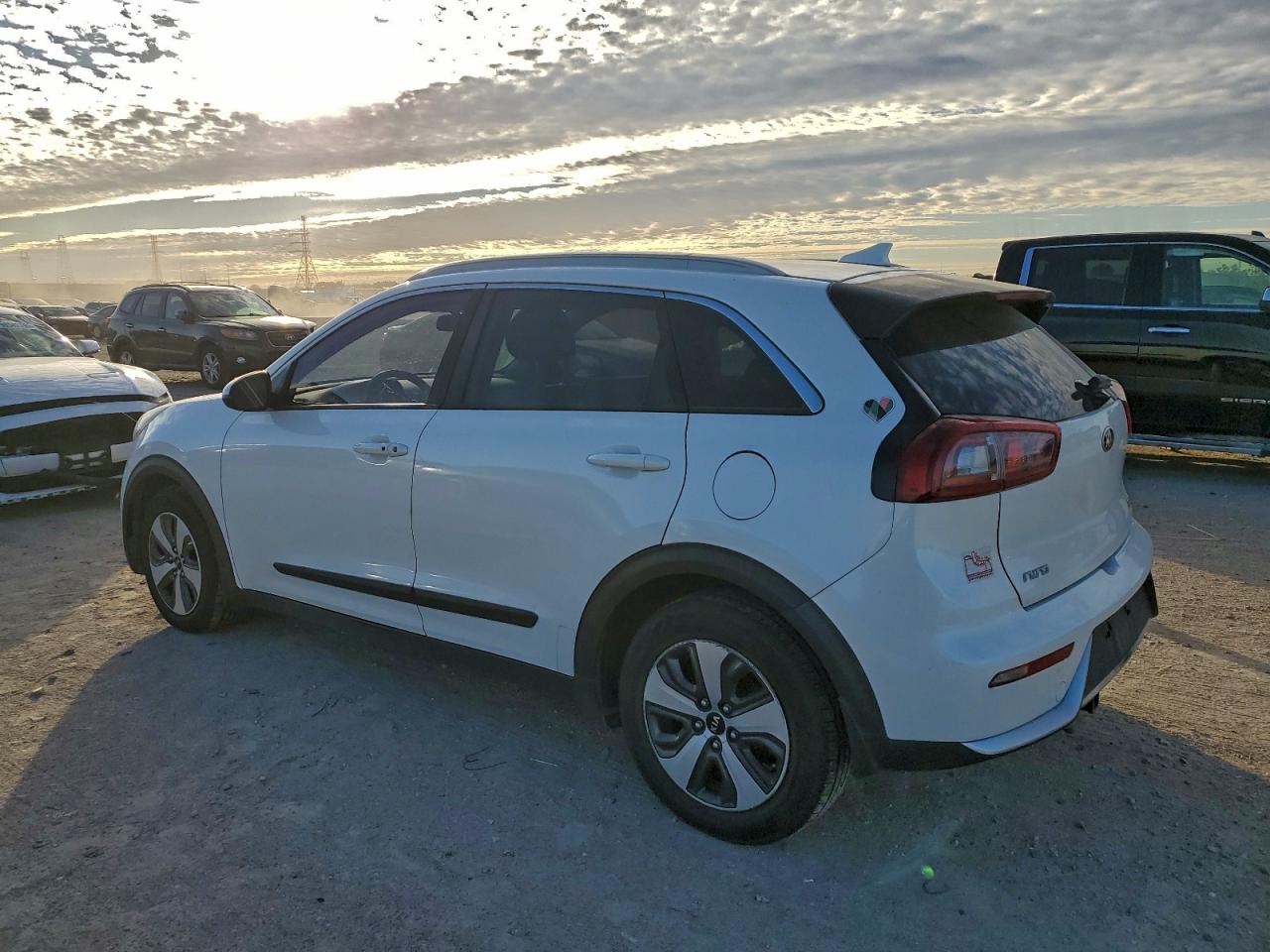 2017 KIA NIRO FE photo 2