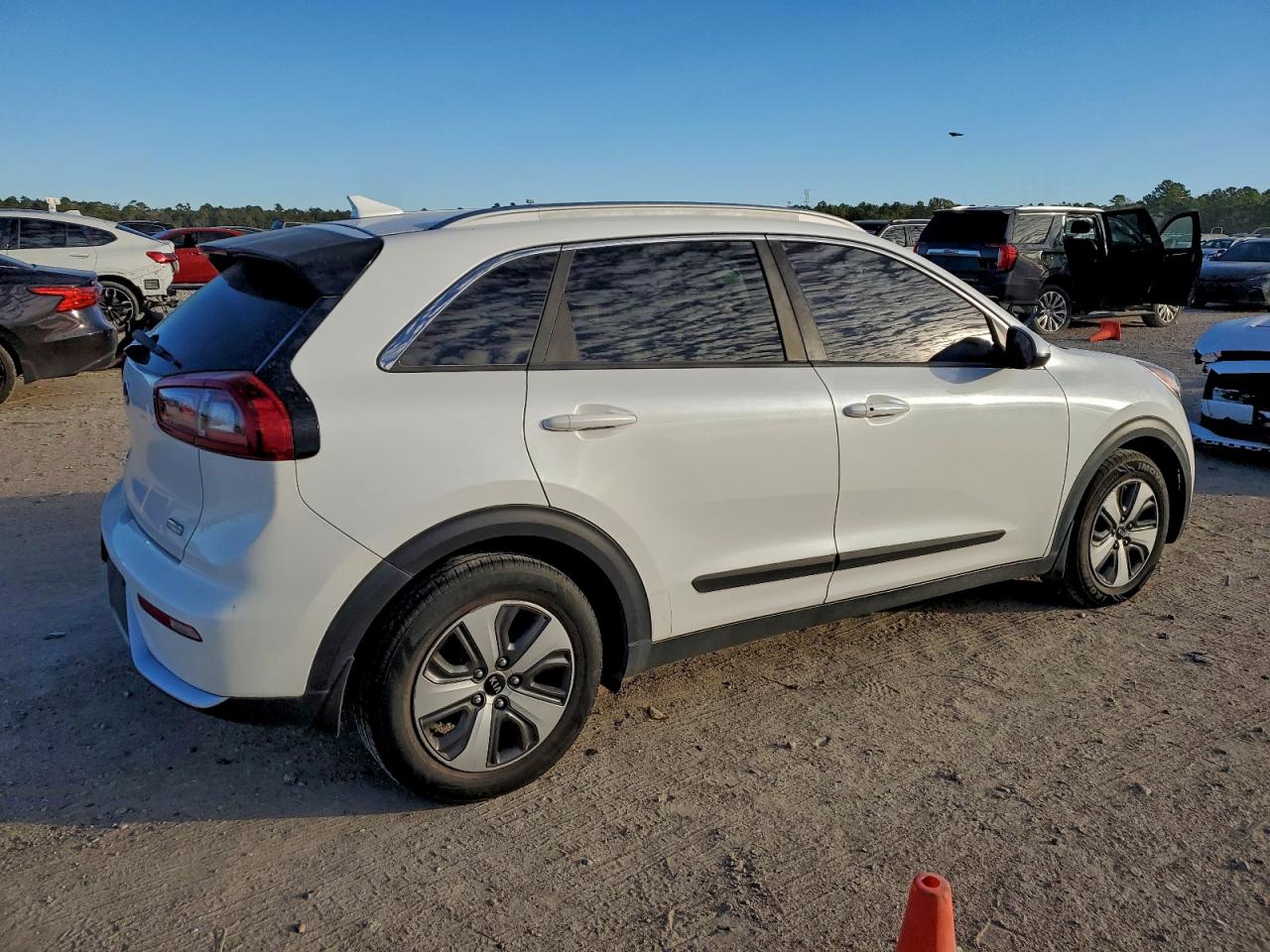 2017 KIA NIRO FE photo 3