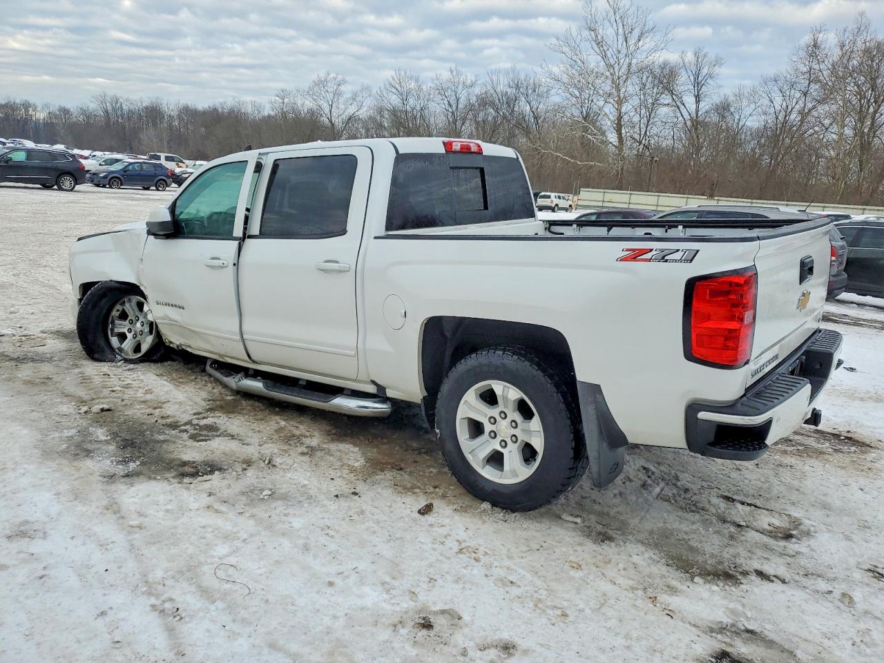 2018 CHEVROLET SILVERADO K1500 LT photo 2