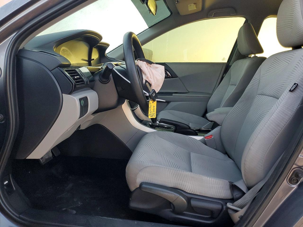 2016 HONDA ACCORD LX photo 13