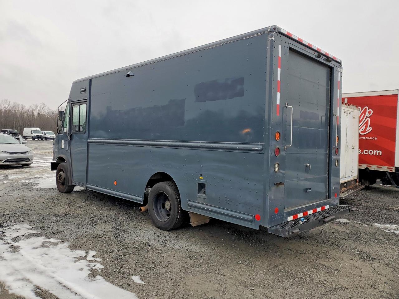 2021 FORD F59 photo 2