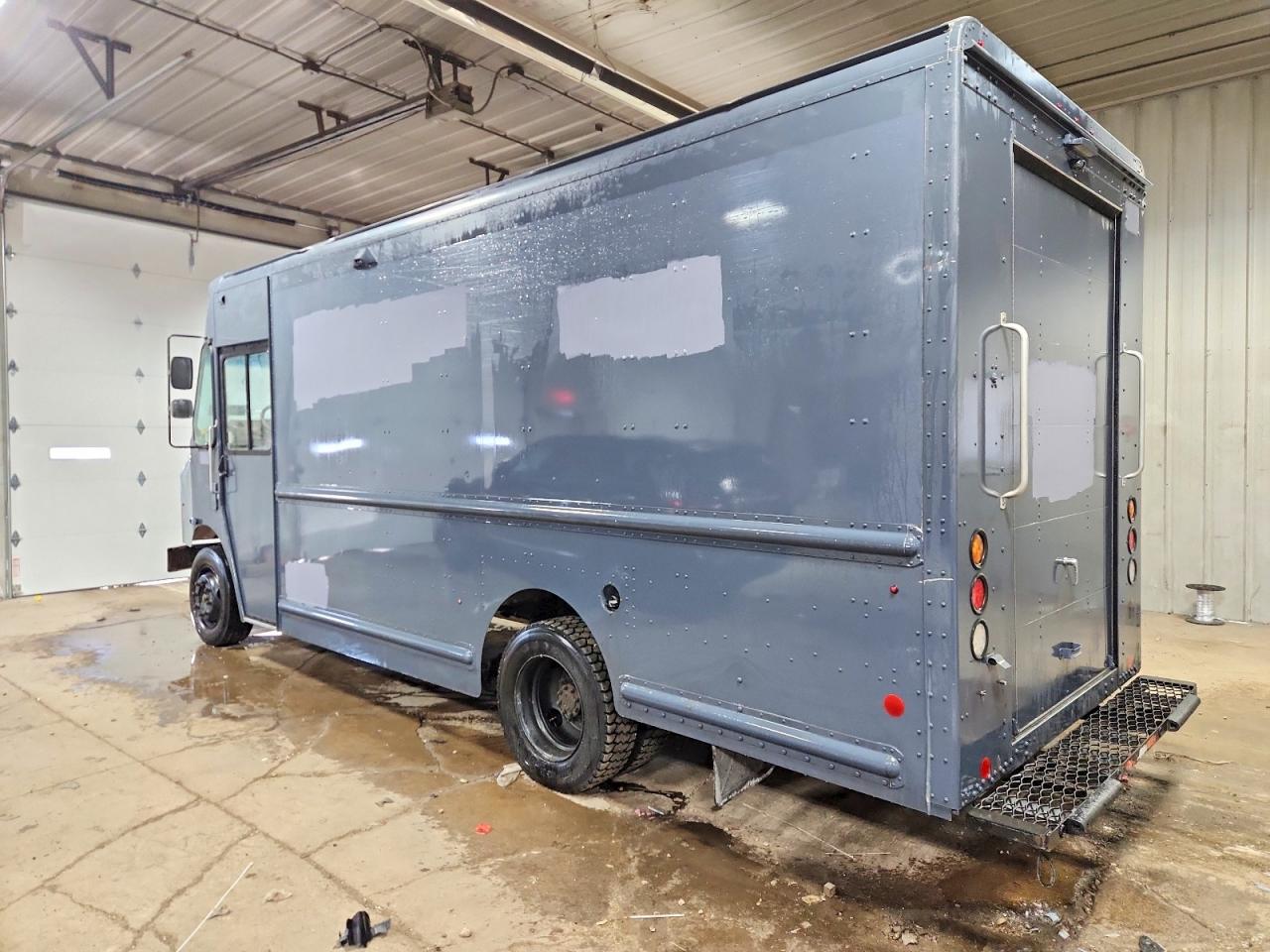 2020 FREIGHTLINER MT45G CHASSIS DELIVERY TRUCK photo 2