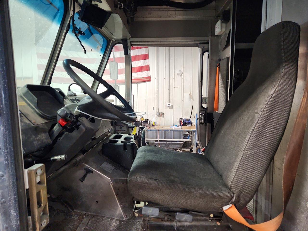 2020 FREIGHTLINER MT45G CHASSIS DELIVERY TRUCK photo 7