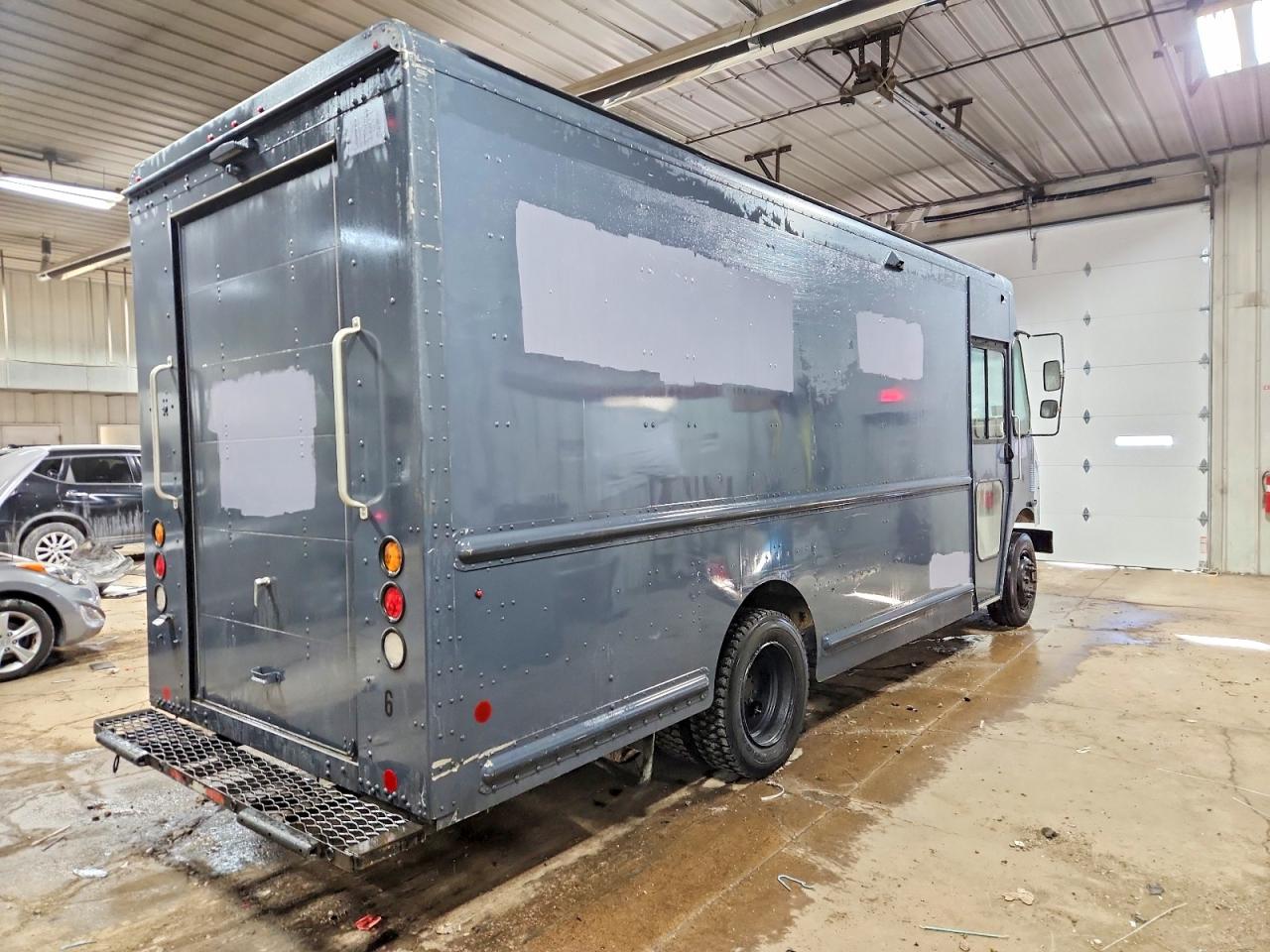 2020 FREIGHTLINER MT45G CHASSIS DELIVERY TRUCK photo 3
