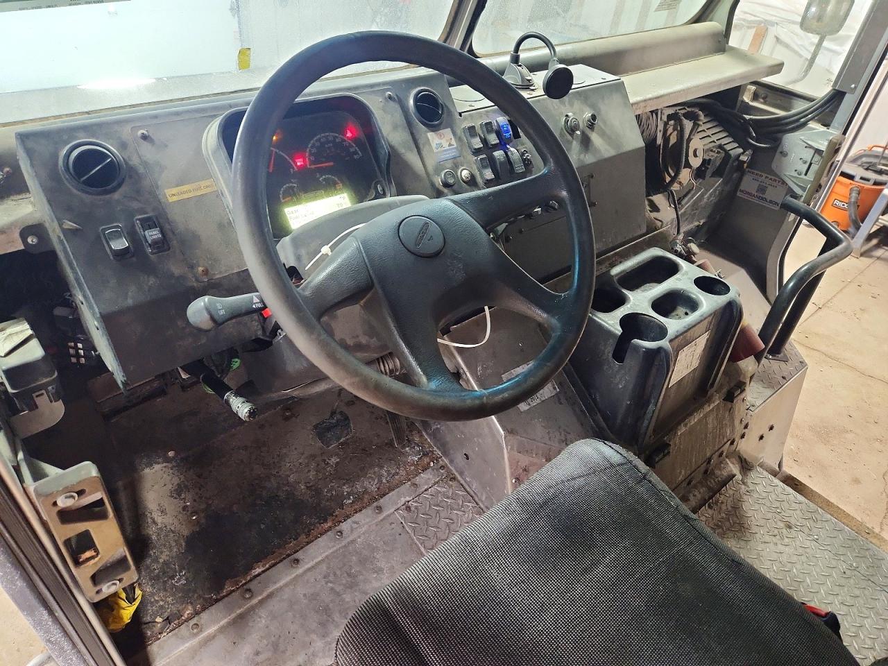 2020 FREIGHTLINER MT45G CHASSIS DELIVERY TRUCK photo 8