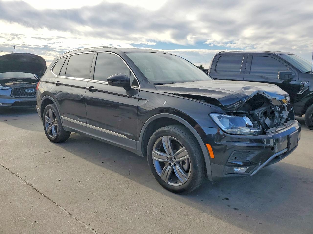 2020 VOLKSWAGEN TIGUAN SE photo 4