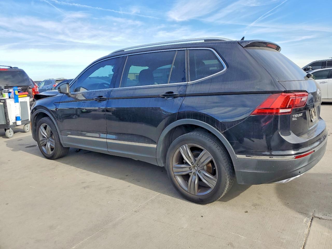 2020 VOLKSWAGEN TIGUAN SE photo 2