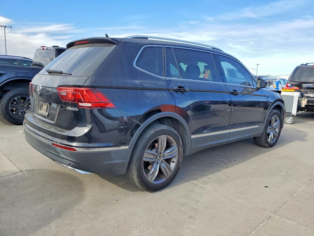 2020 VOLKSWAGEN TIGUAN SE photo 3