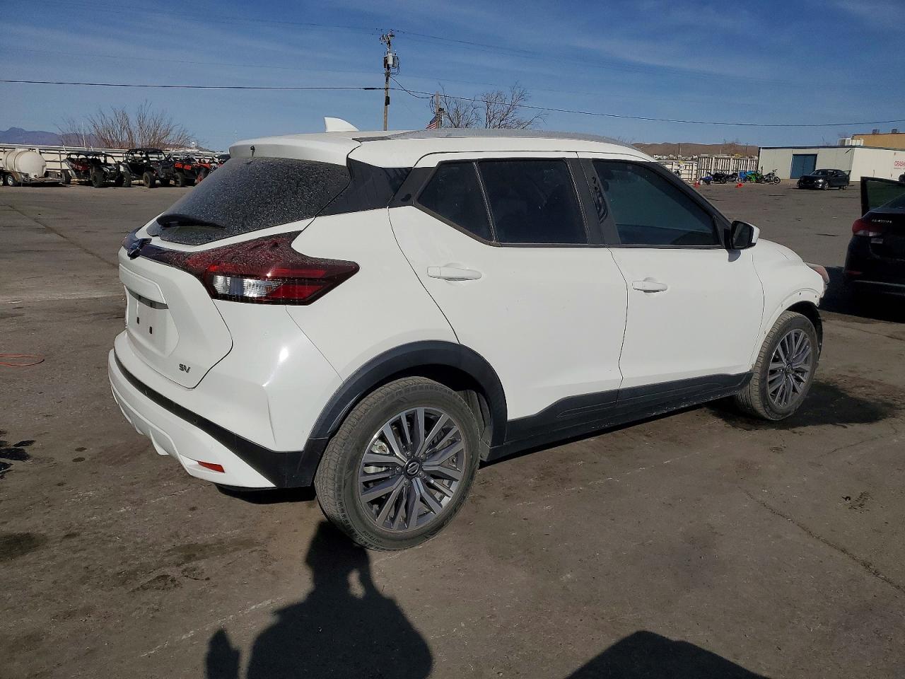2021 NISSAN KICKS SV photo 3