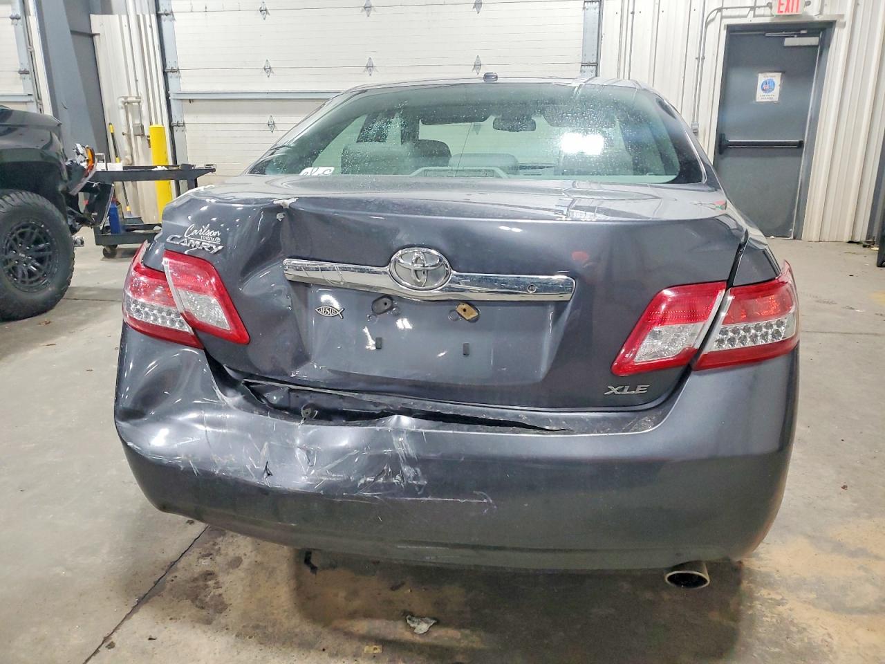 2011 TOYOTA CAMRY BASE photo 6