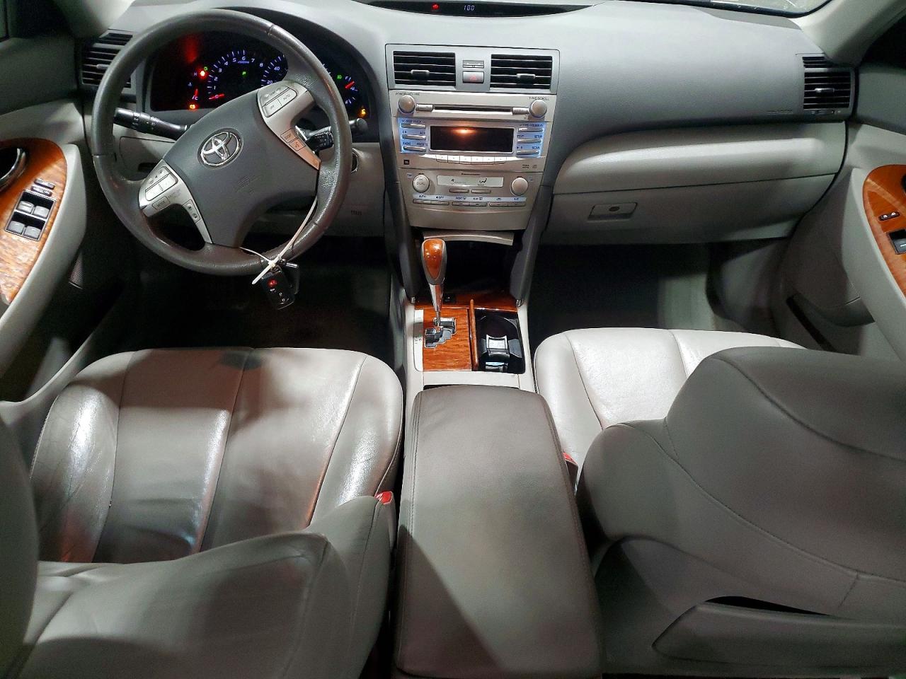 2011 TOYOTA CAMRY BASE photo 8