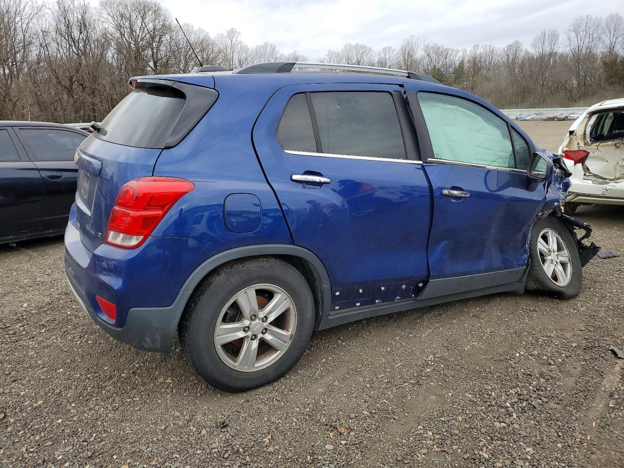 2017 CHEVROLET TRAX 1LT photo 3
