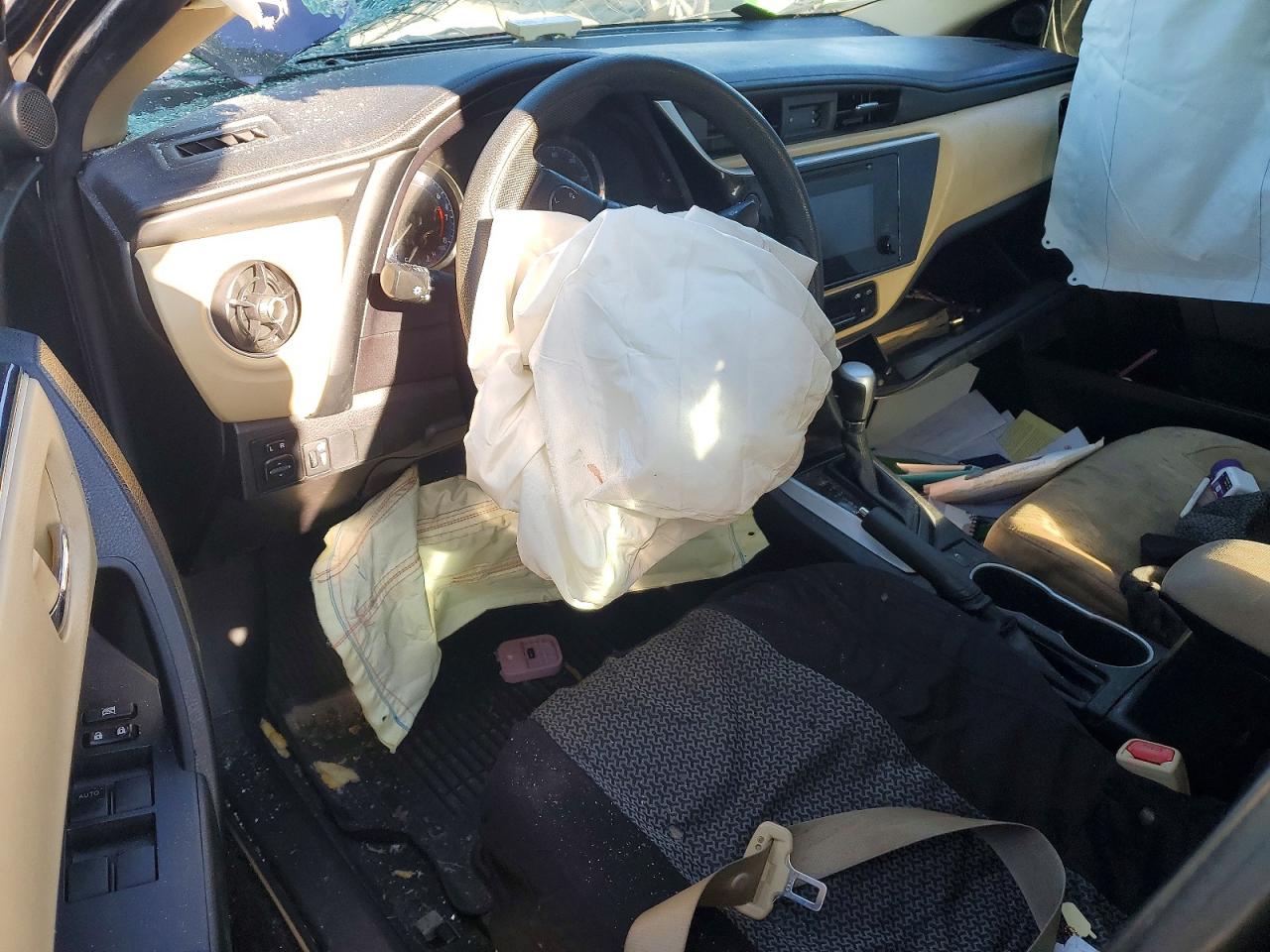 2019 TOYOTA COROLLA L photo 15