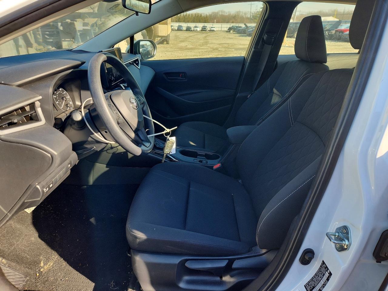 2025 TOYOTA COROLLA LE photo 13