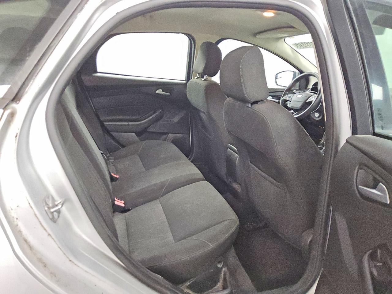 2015 FORD FOCUS SE photo 10