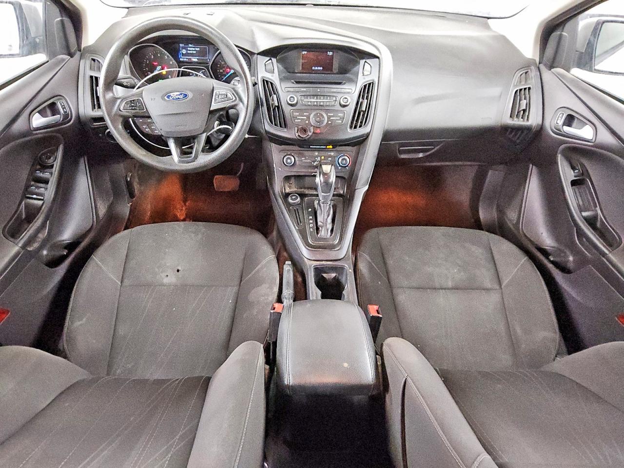 2015 FORD FOCUS SE photo 8
