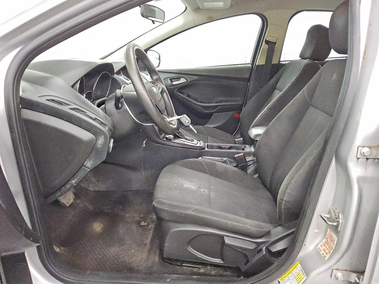 2015 FORD FOCUS SE photo 7
