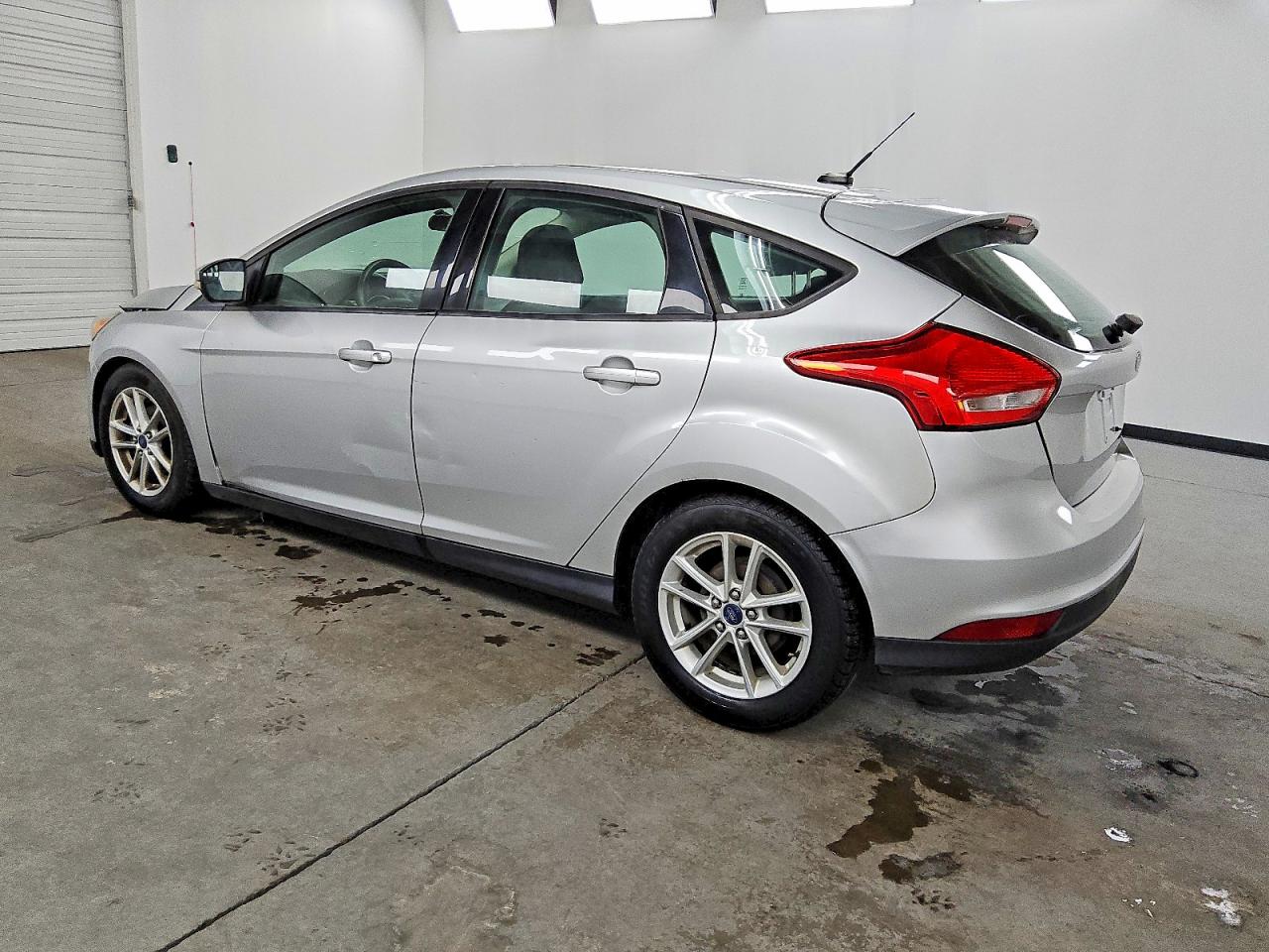 2015 FORD FOCUS SE photo 2