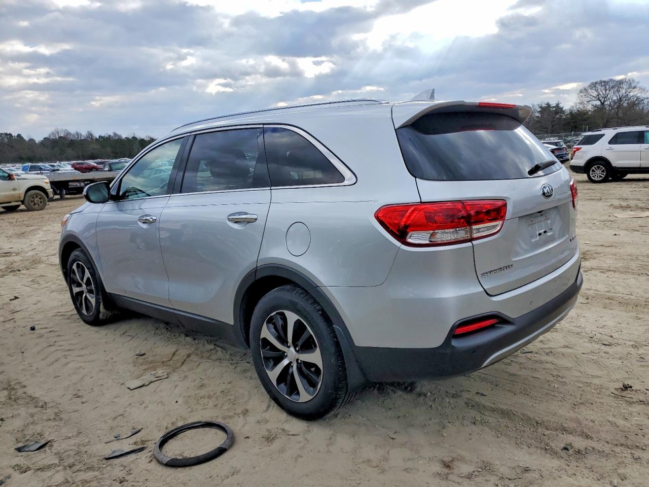 2016 KIA SORENTO EX photo 2