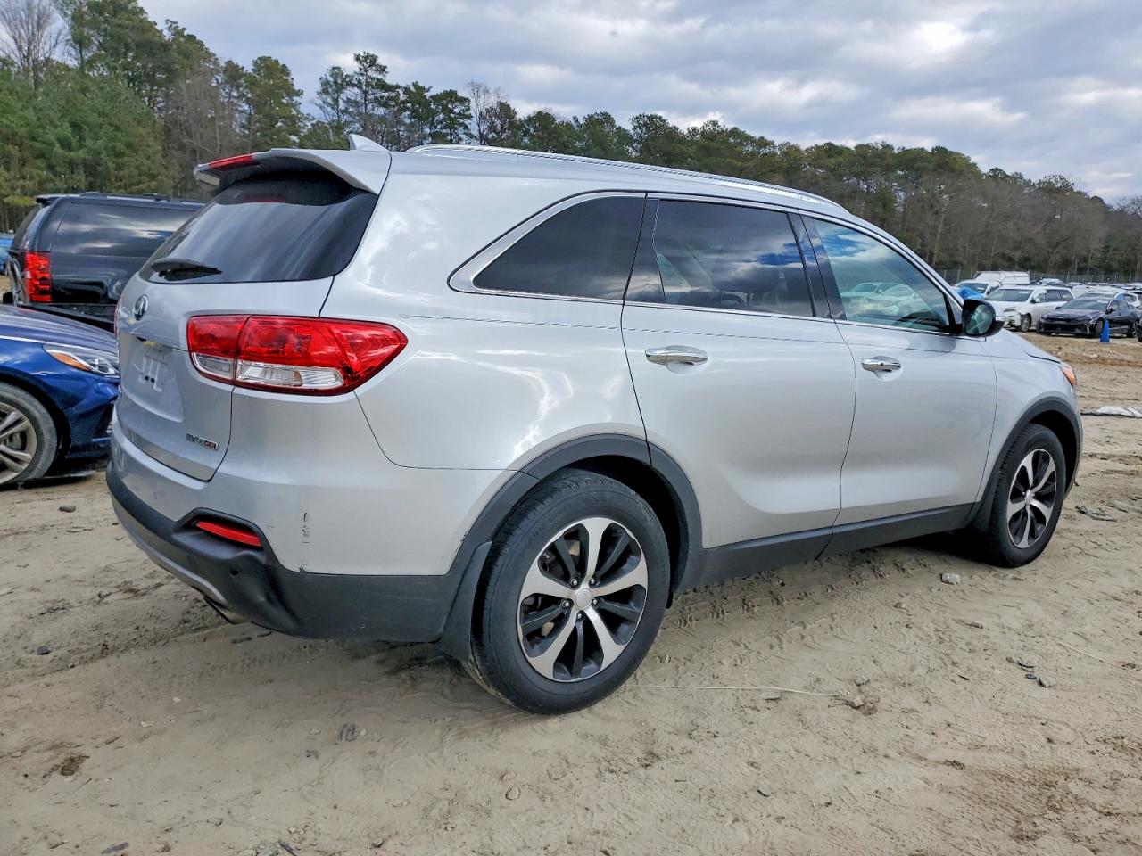 2016 KIA SORENTO EX photo 3