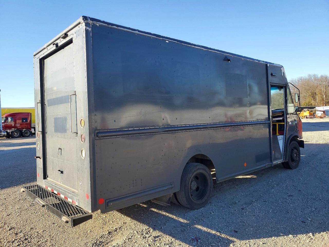 2020 FORD F59 DELIVERY TRUCK photo 3
