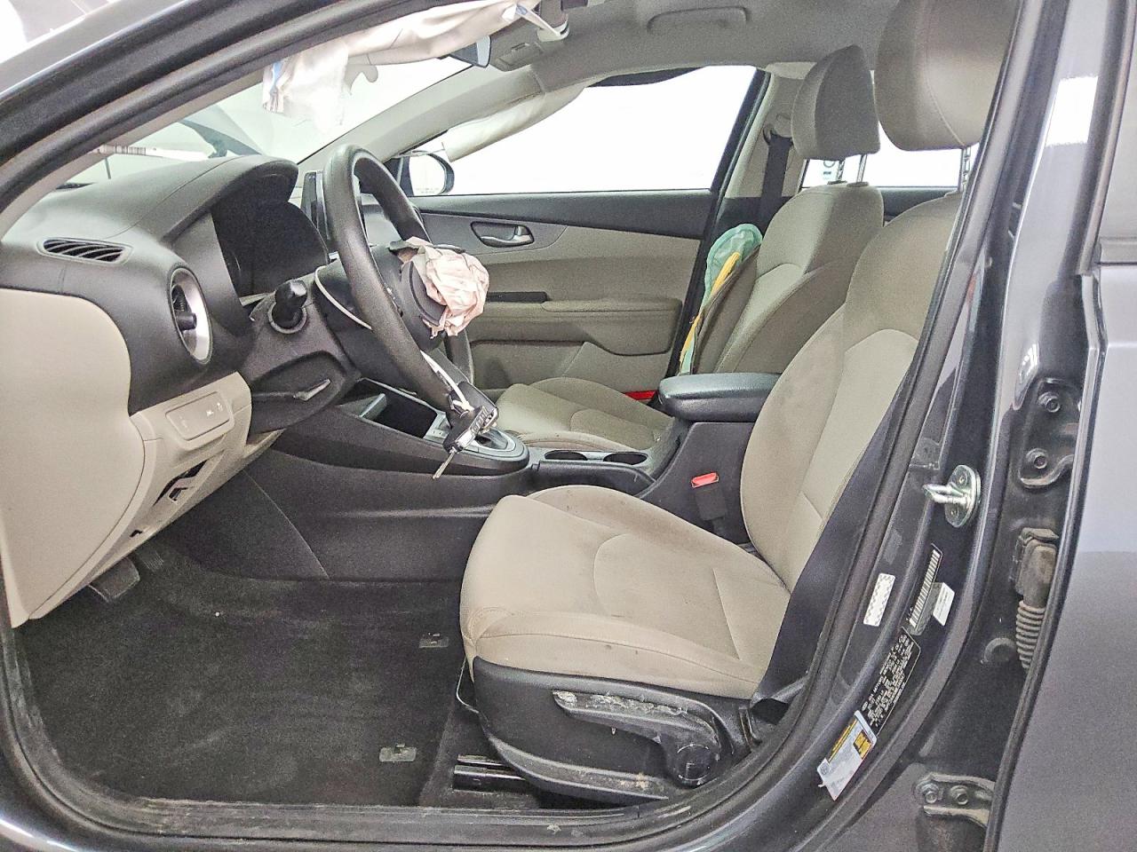 2021 KIA FORTE FE photo 19