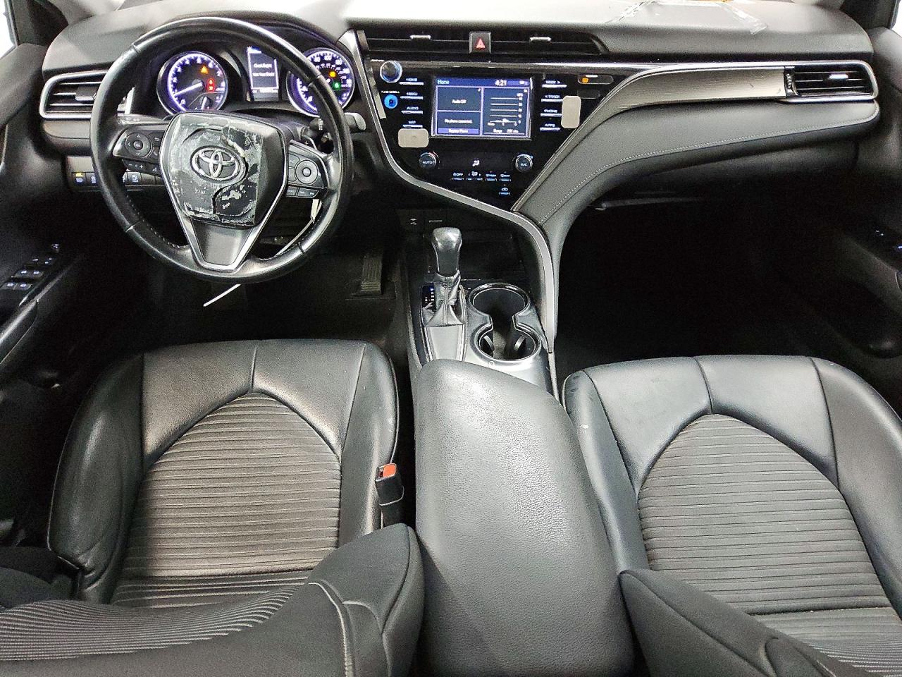 2019 TOYOTA CAMRY SE photo 8