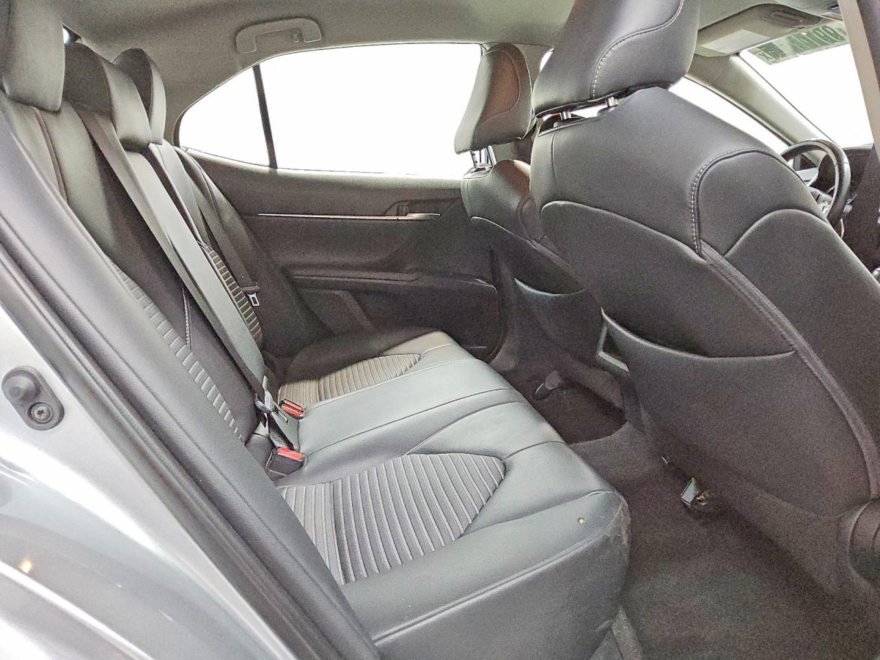 2019 TOYOTA CAMRY SE photo 10