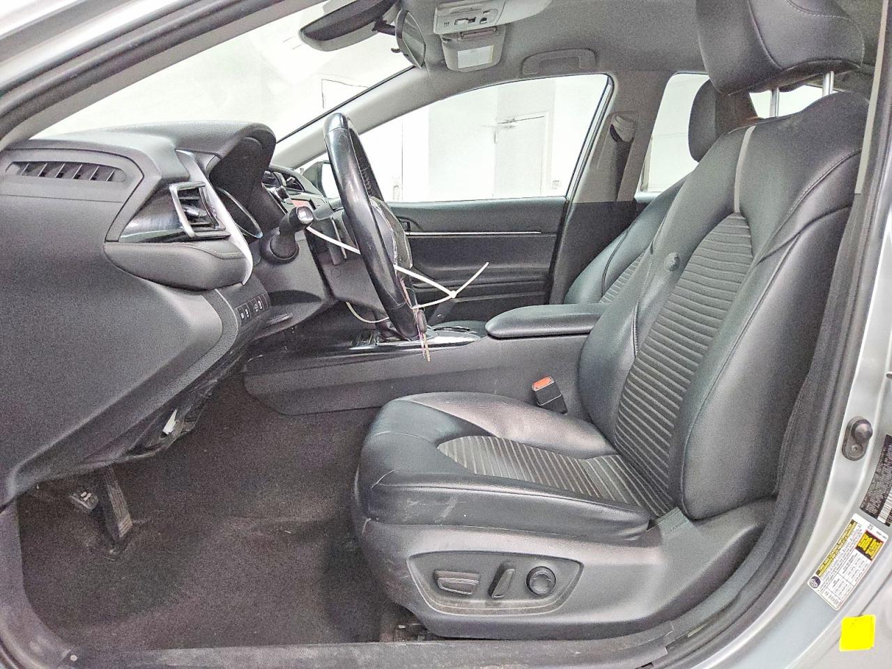 2019 TOYOTA CAMRY SE photo 7