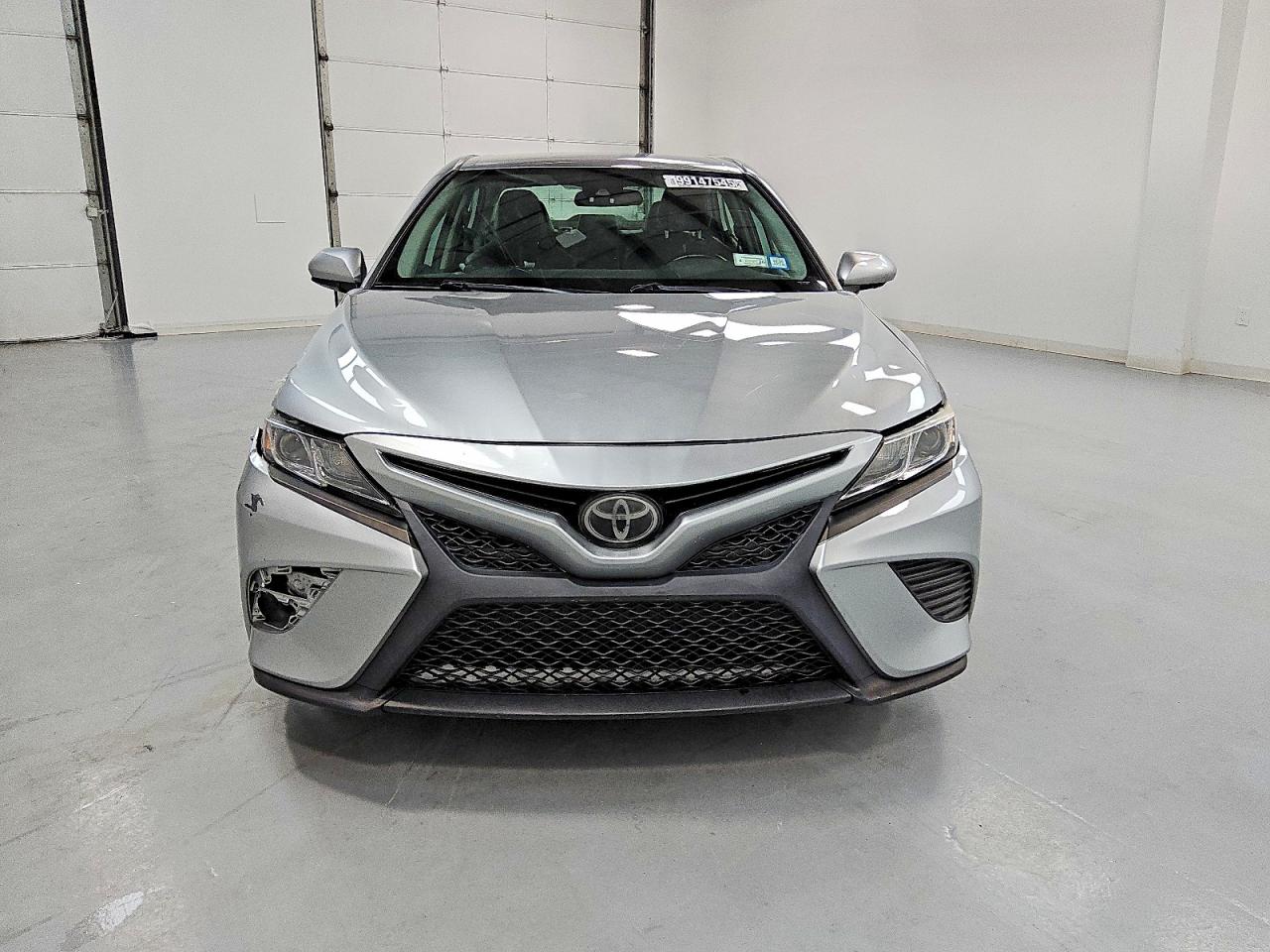2019 TOYOTA CAMRY SE photo 5