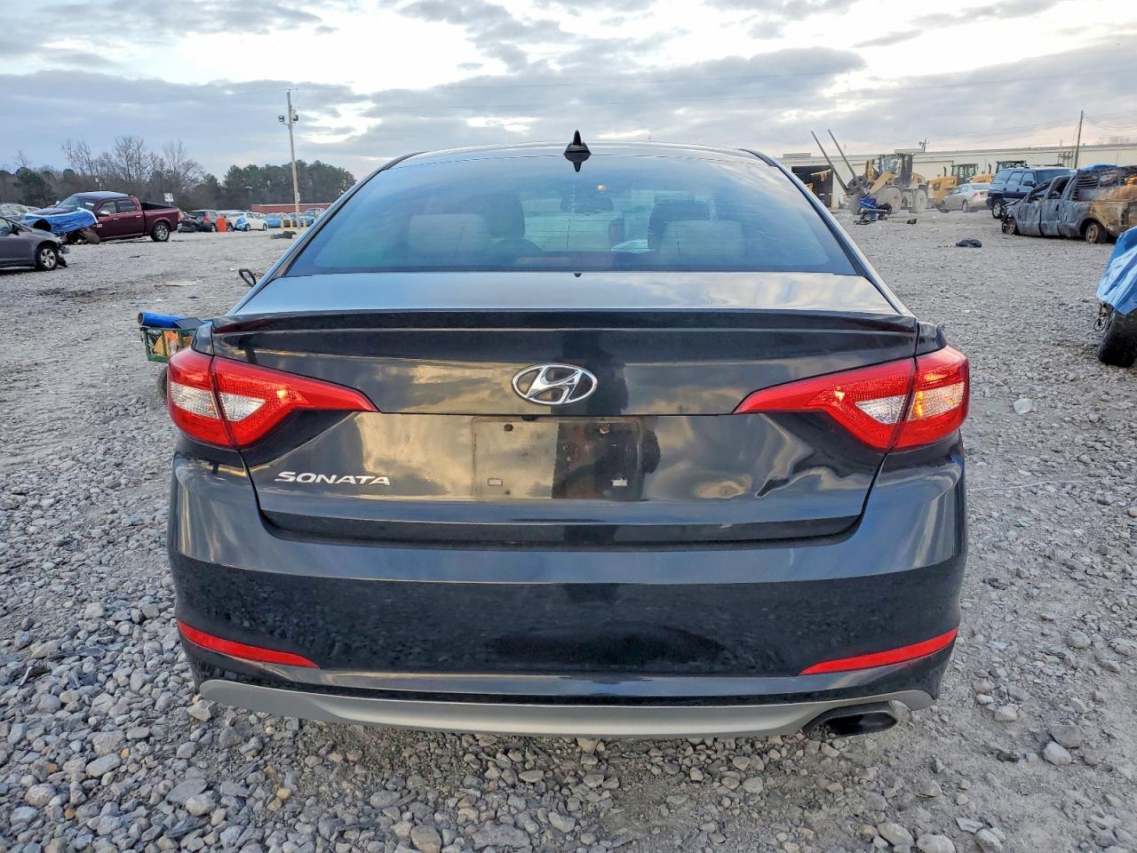 2017 HYUNDAI SONATA SE photo 6