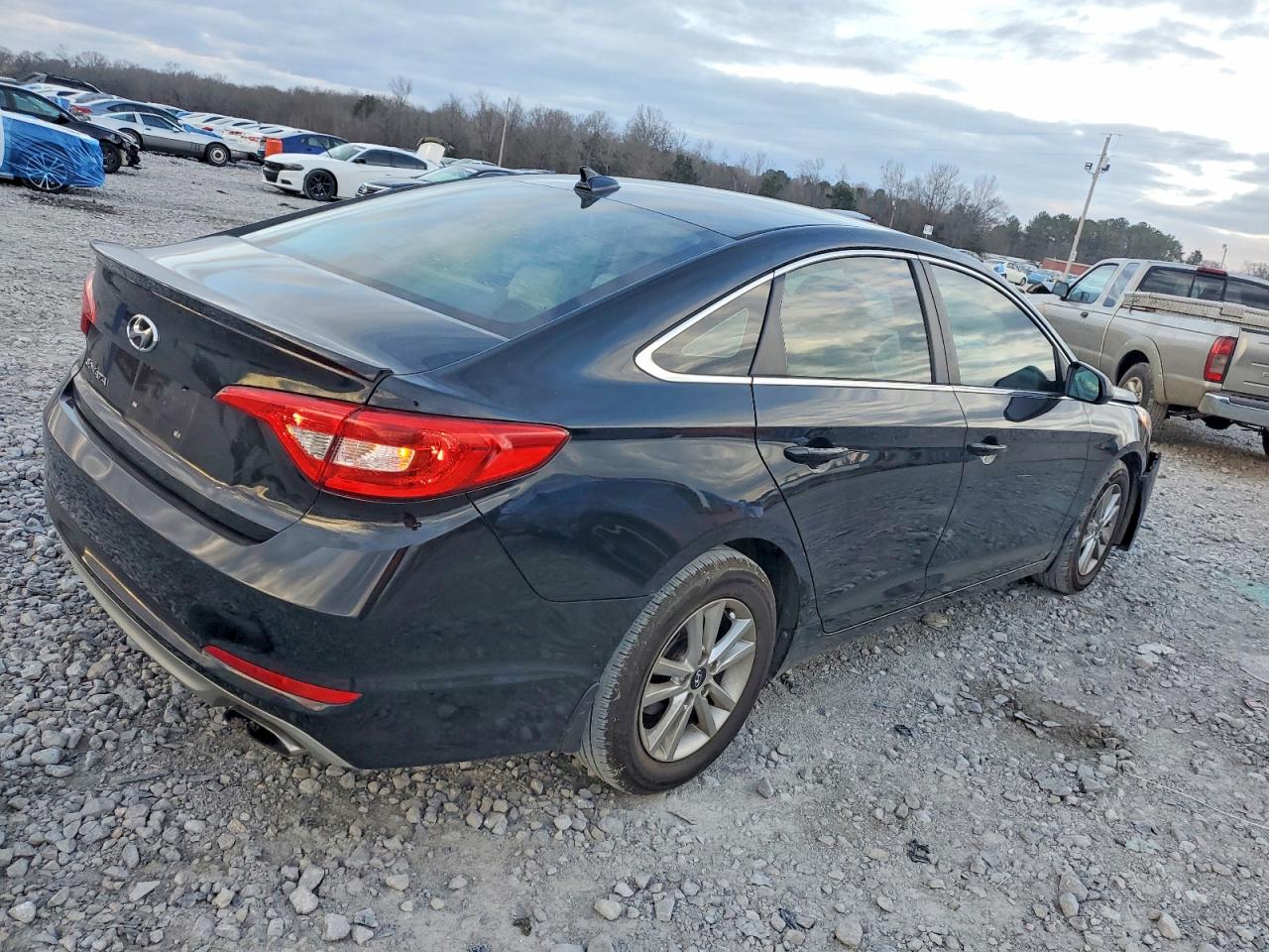 2017 HYUNDAI SONATA SE photo 3