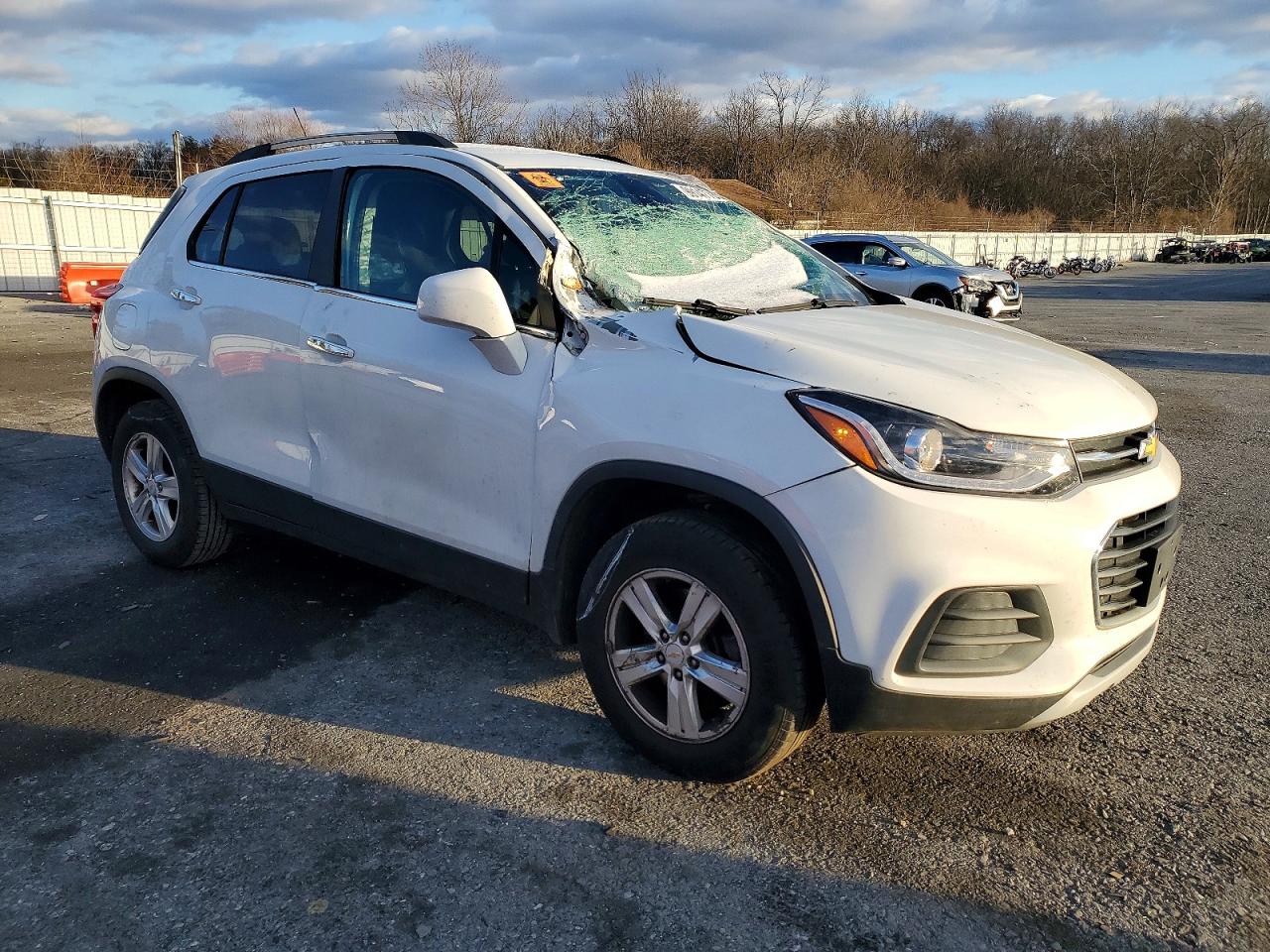 2019 CHEVROLET TRAX 1LT photo 4