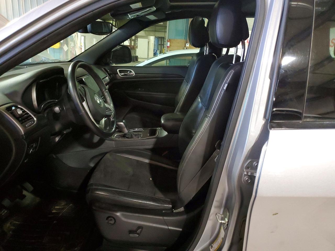 2019 JEEP GRAND CHEROKEE LAREDO photo 19