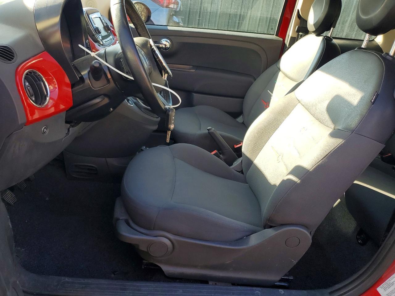 2016 FIAT 500 POP photo 7