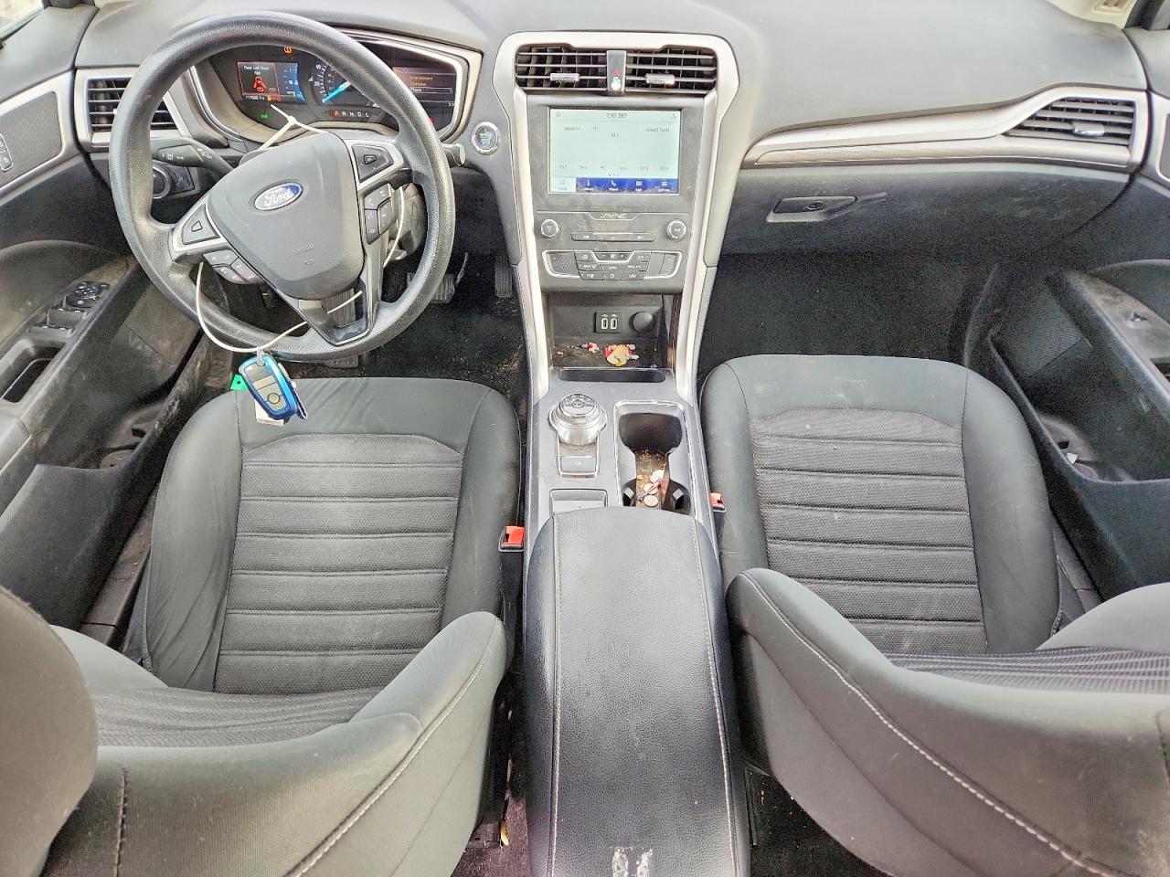 2020 FORD FUSION SE photo 8