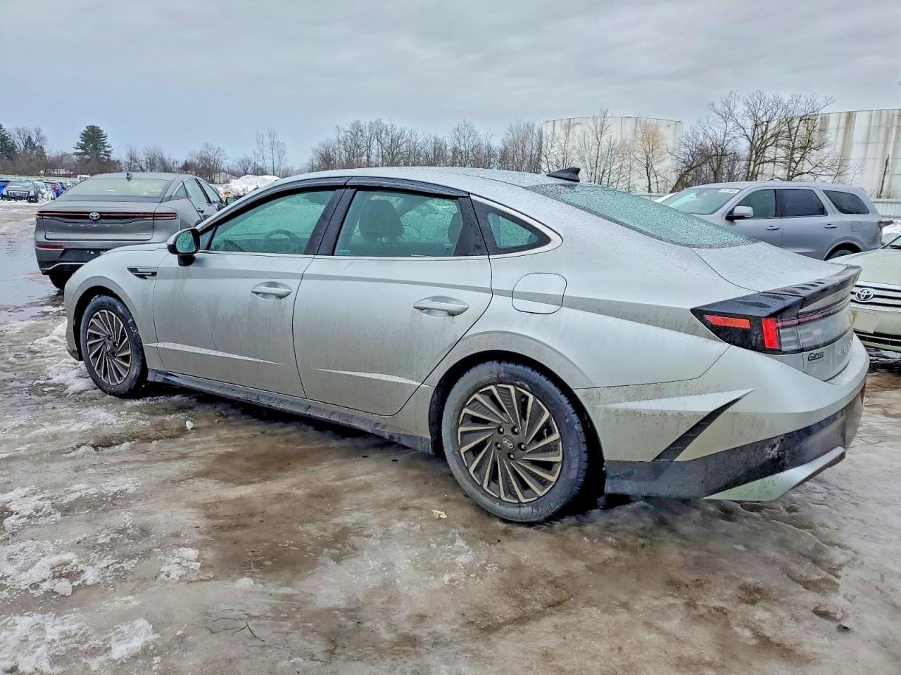 2024 HYUNDAI SONATA HYBRID photo 2