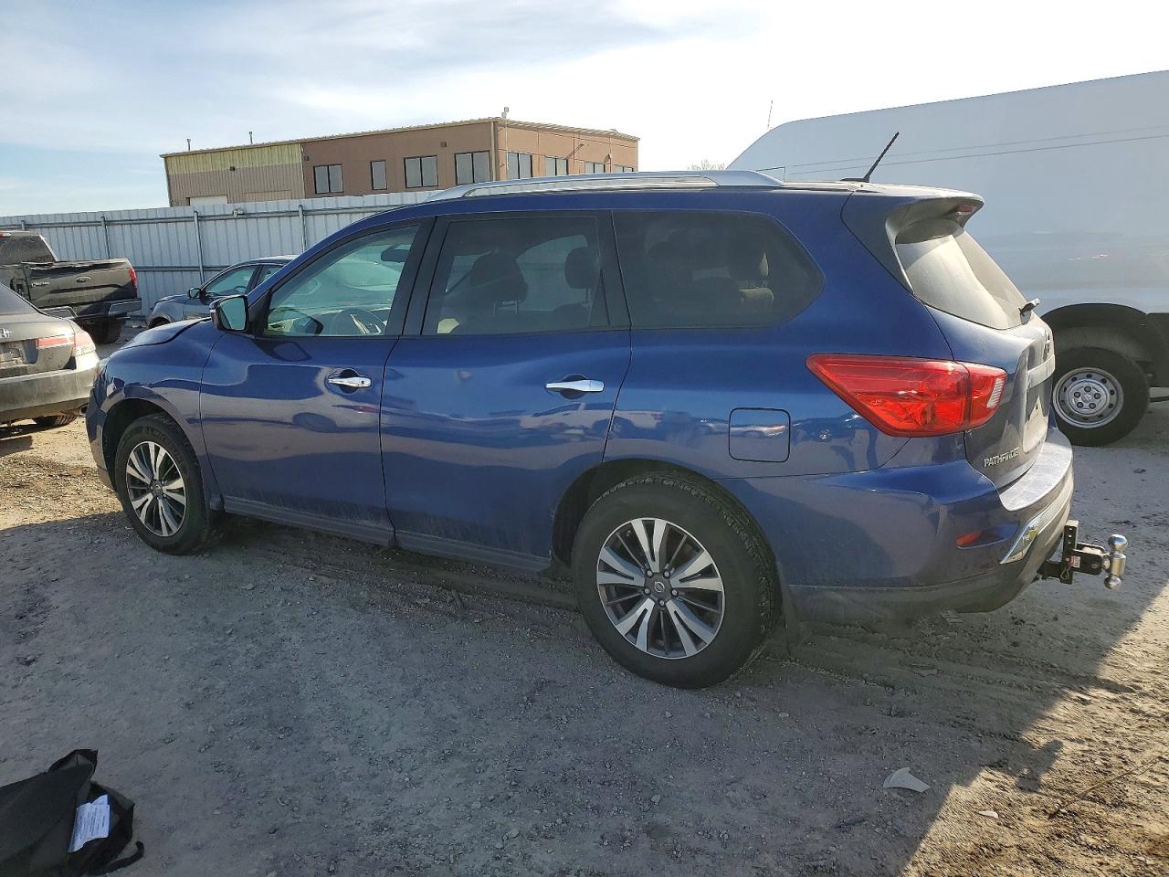 2017 NISSAN PATHFINDER S photo 2