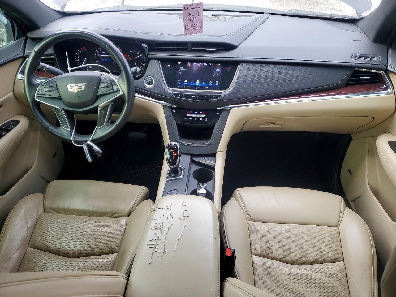 2017 CADILLAC XT5 LUXURY photo 8