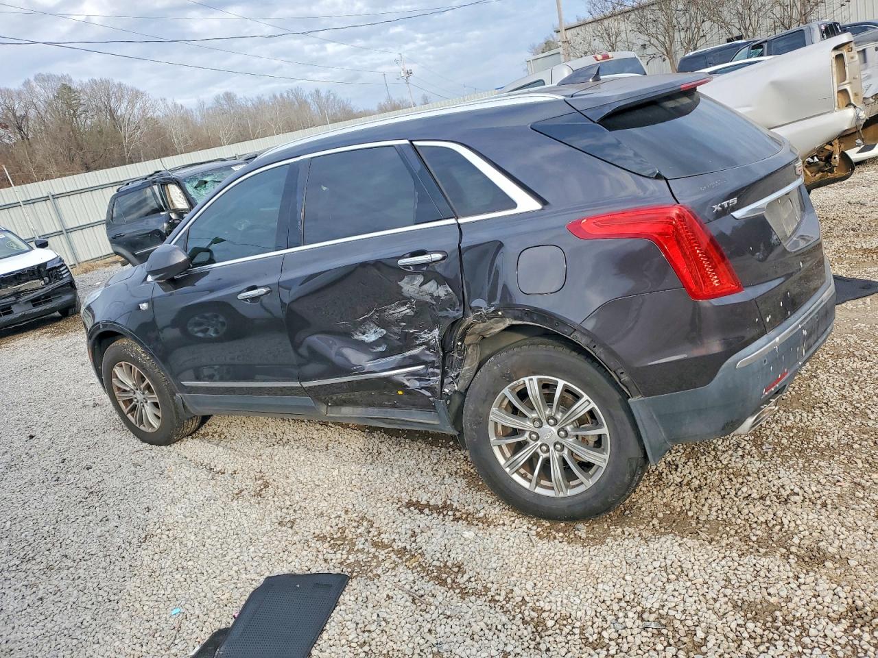 2017 CADILLAC XT5 LUXURY photo 2